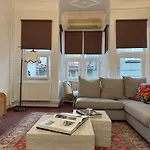 Вилла Bosphorus Arnavutkoey 5br For 12 Guests