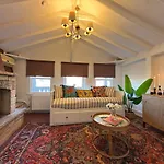 Bosphorus Arnavutkoey 5br For 12 Guests * Стамбул